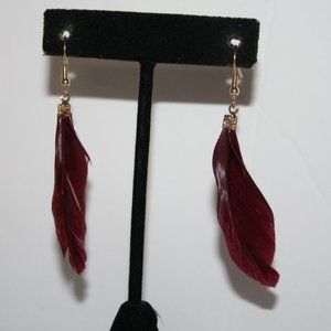 Beautiful NWOT burgundy feather and gold dangle earrings 2.75"